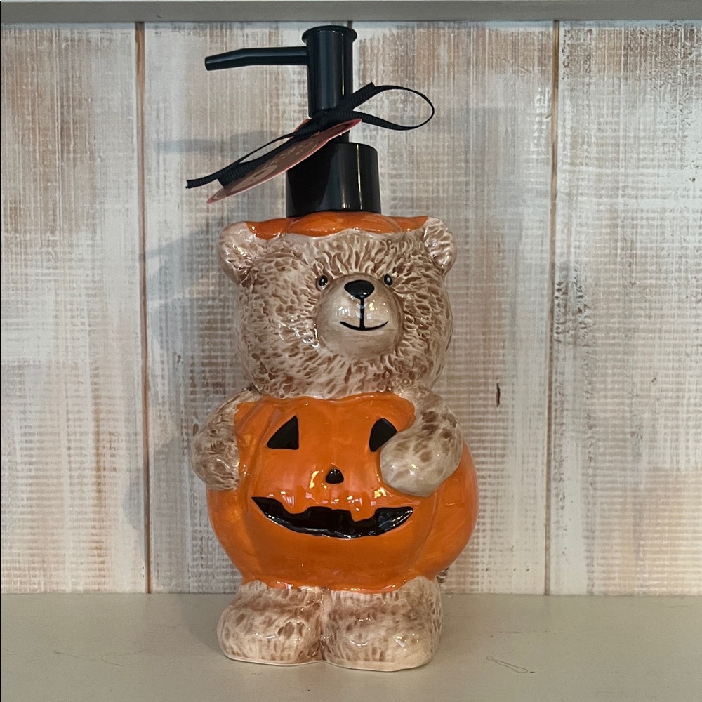 Creepy Critters‎ Halloween Soap Dispenser Pumpkin Bear Decor